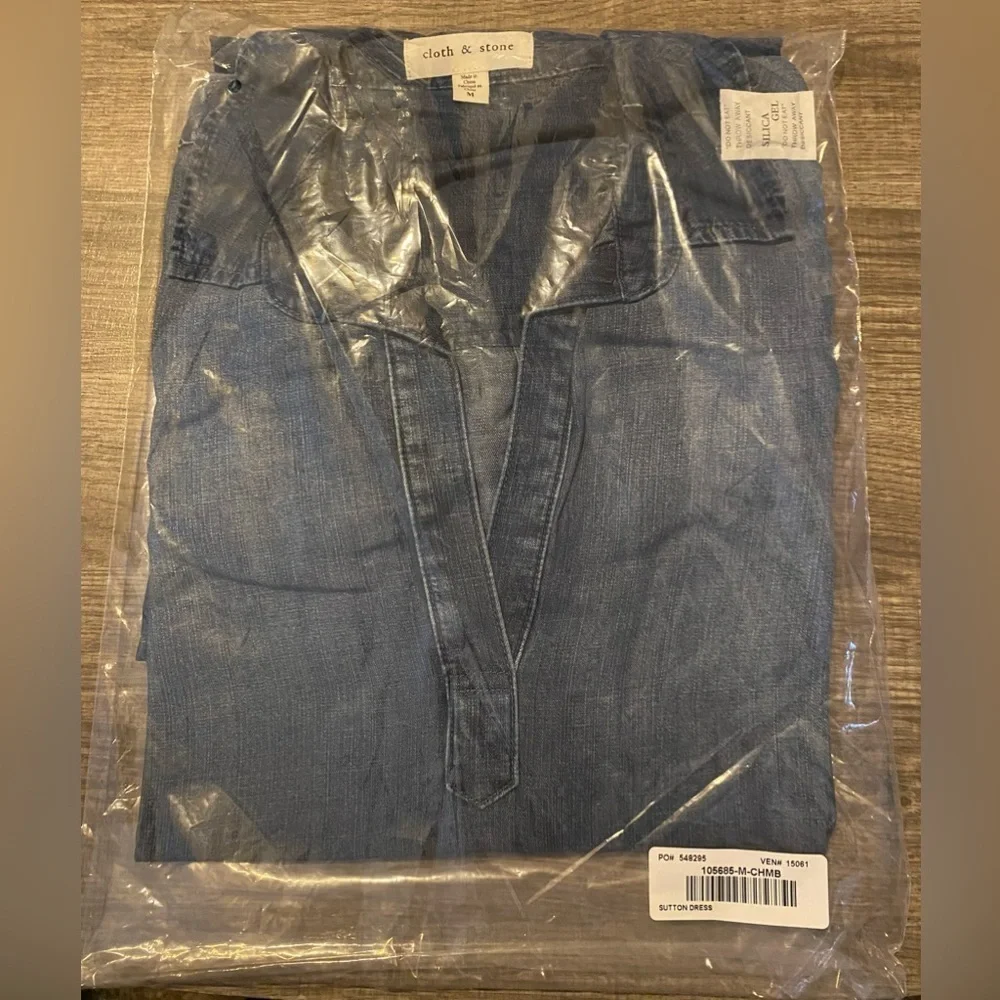 Cloth and Stone - NEW - Sutton Dress. Chambray Blue. Medium. - Picture 2 of 4